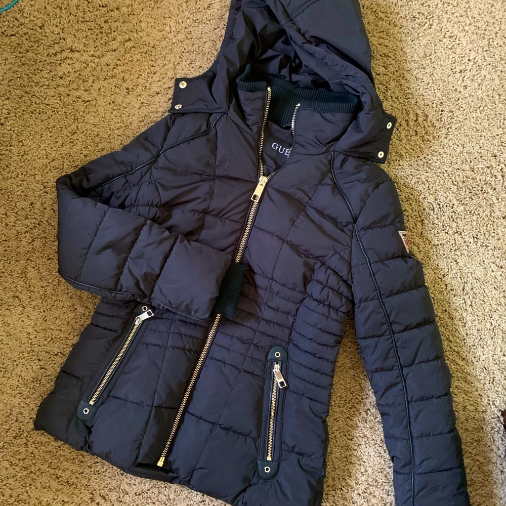 “Guess” woman’s winter puffer coat medium